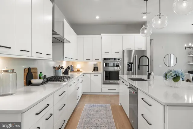 $970,000 | 43442 Croson Lane, Unit 100, Ashburn, VA 20148