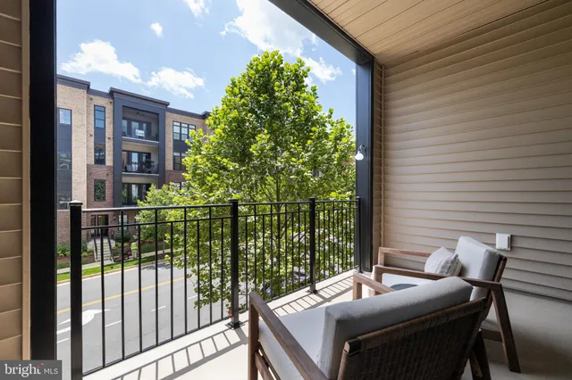 $970,000 | 43442 Croson Lane, Unit 100, Ashburn, VA 20148