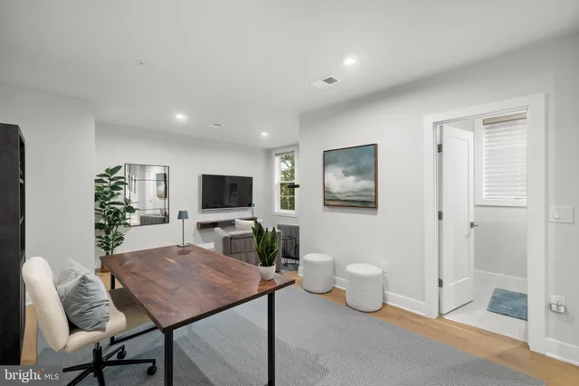 $970,000 | 43442 Croson Lane, Unit 100, Ashburn, VA 20148