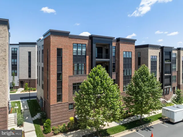 $970,000 | 43442 Croson Lane, Unit 100, Ashburn, VA 20148