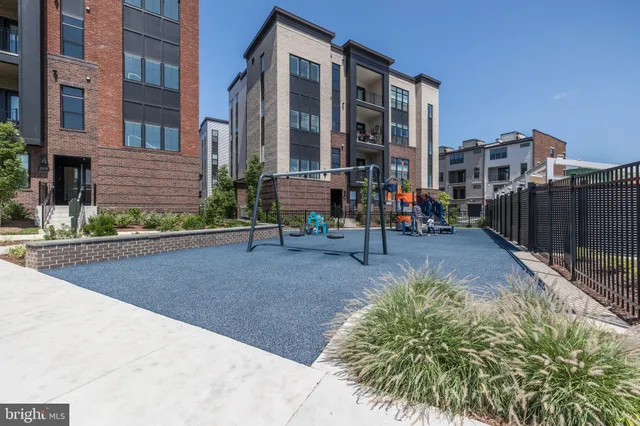 $970,000 | 43442 Croson Lane, Unit 100, Ashburn, VA 20148