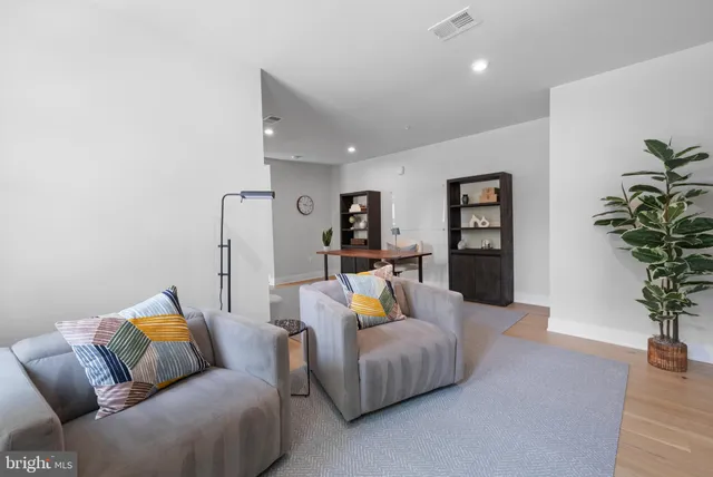 $970,000 | 43442 Croson Lane, Unit 100, Ashburn, VA 20148