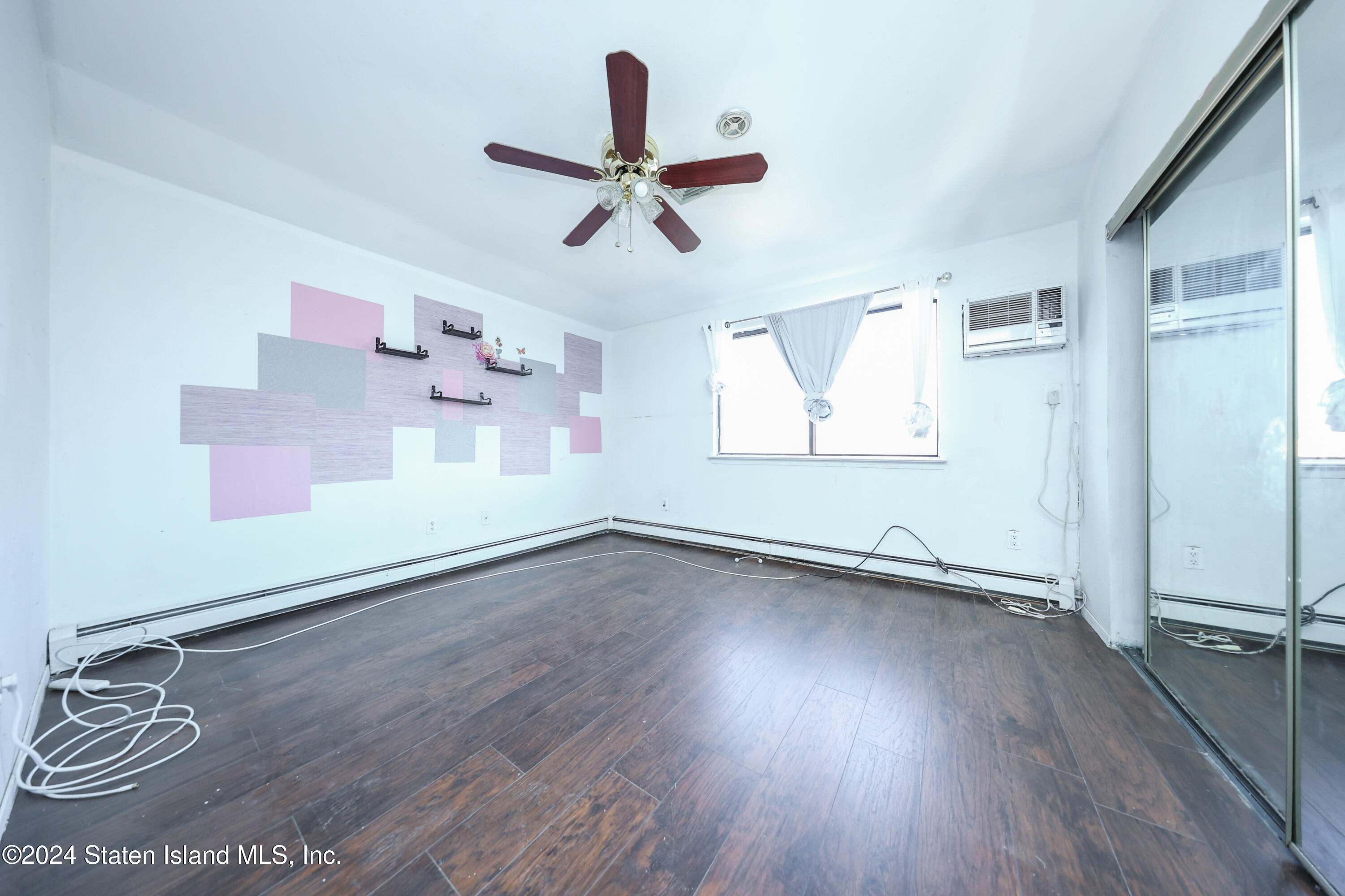 91 Green Valley Road Staten Island, NY 10312 - Photo 13 of 26 79B6A56E-F51B-45D8-9563-AC5A638E2733