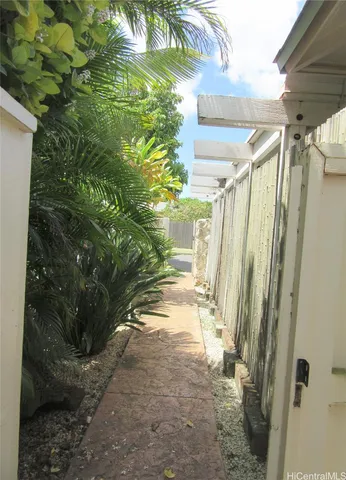 a view of backyard of the house