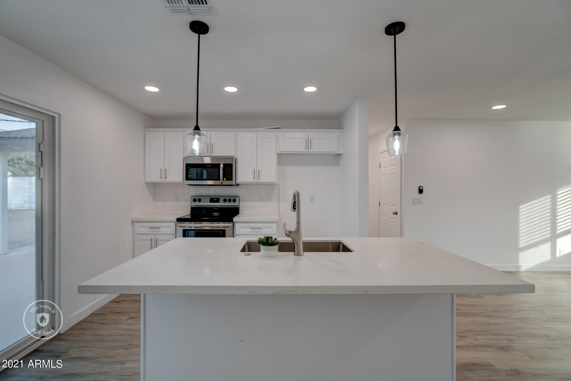 916 East Ruth Avenue Phoenix, AZ 85020 - Photo 4 of 20 listing_3