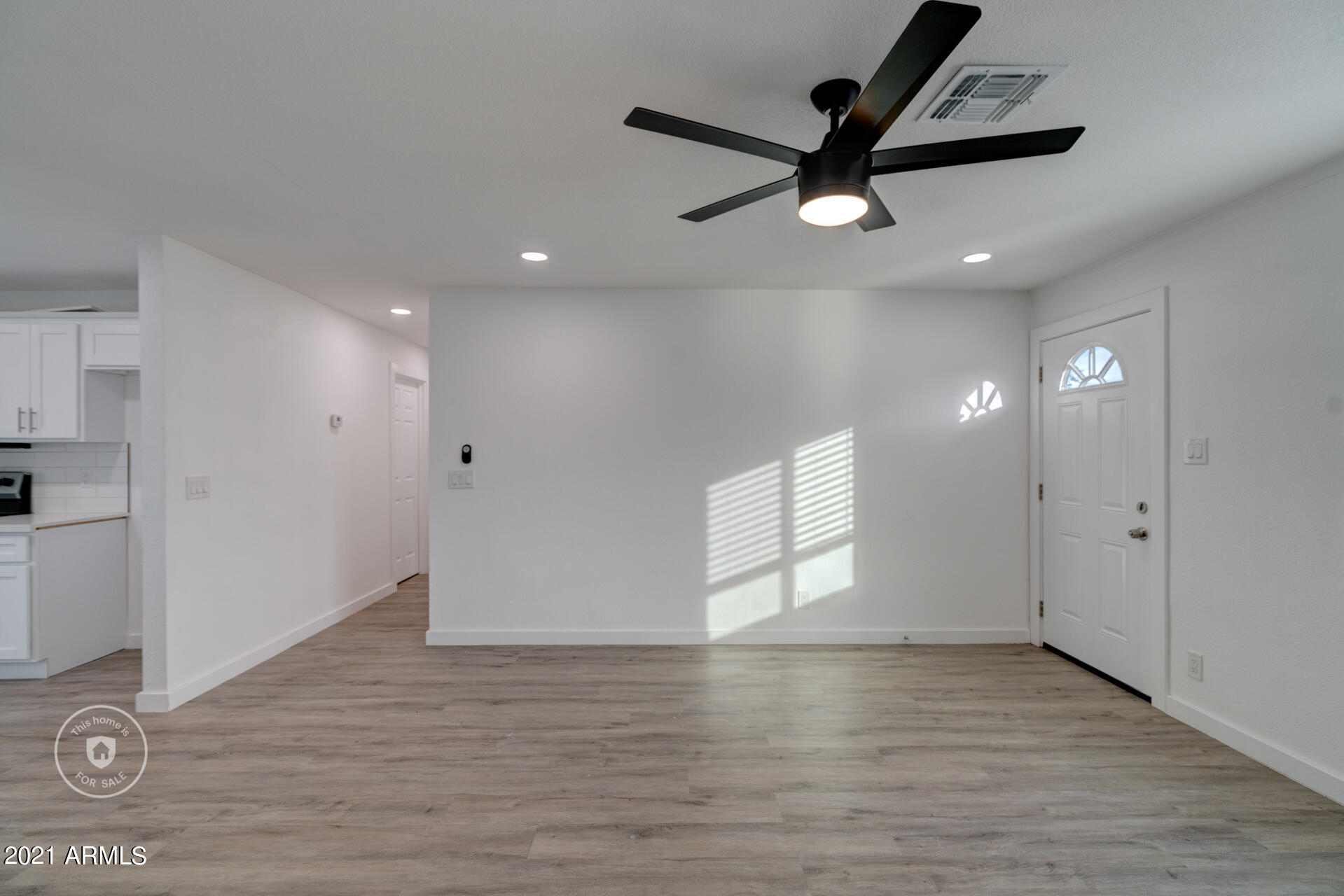 916 East Ruth Avenue Phoenix, AZ 85020 - Photo 5 of 20 listing_4