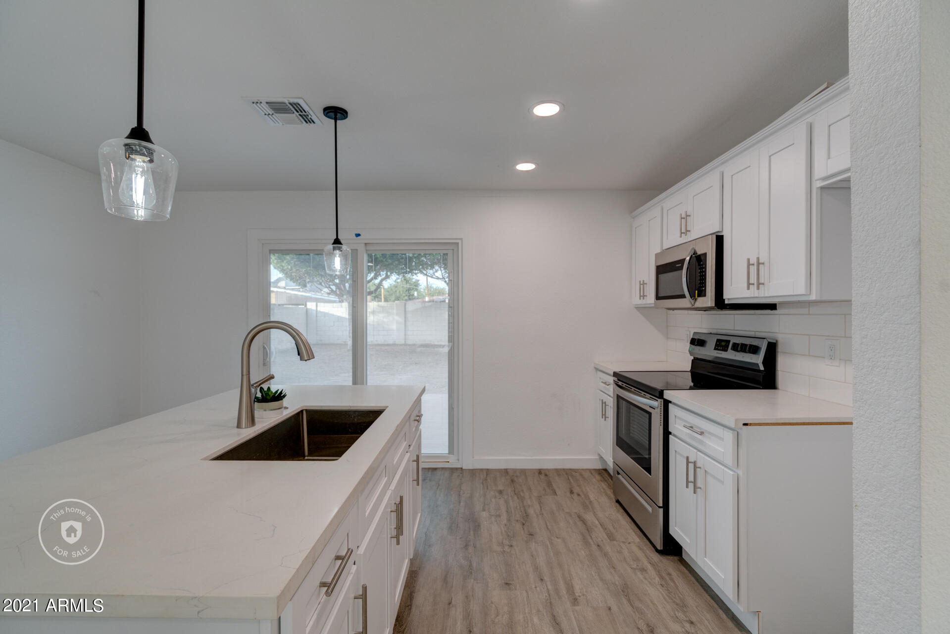 916 East Ruth Avenue Phoenix, AZ 85020 - Photo 8 of 20 listing_8