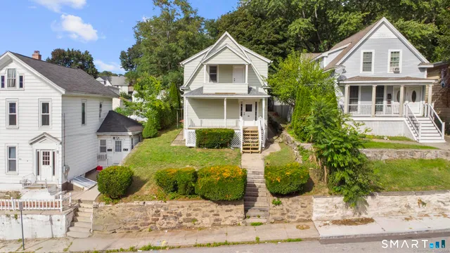 $1,900 | 16 Oak Street, Norwich, CT 06360