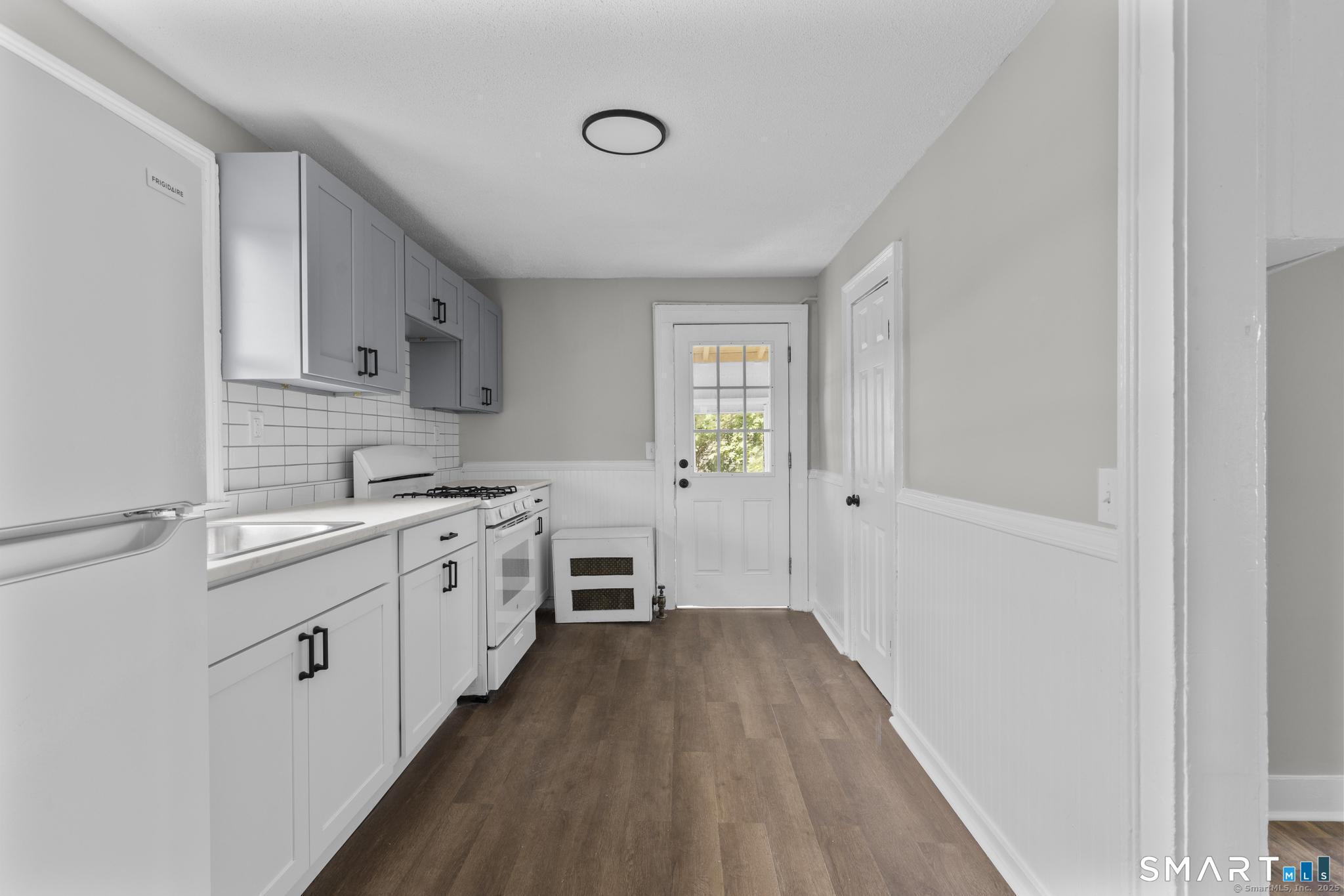 16 Oak Street Norwich, CT 06360 - Photo 11 of 20