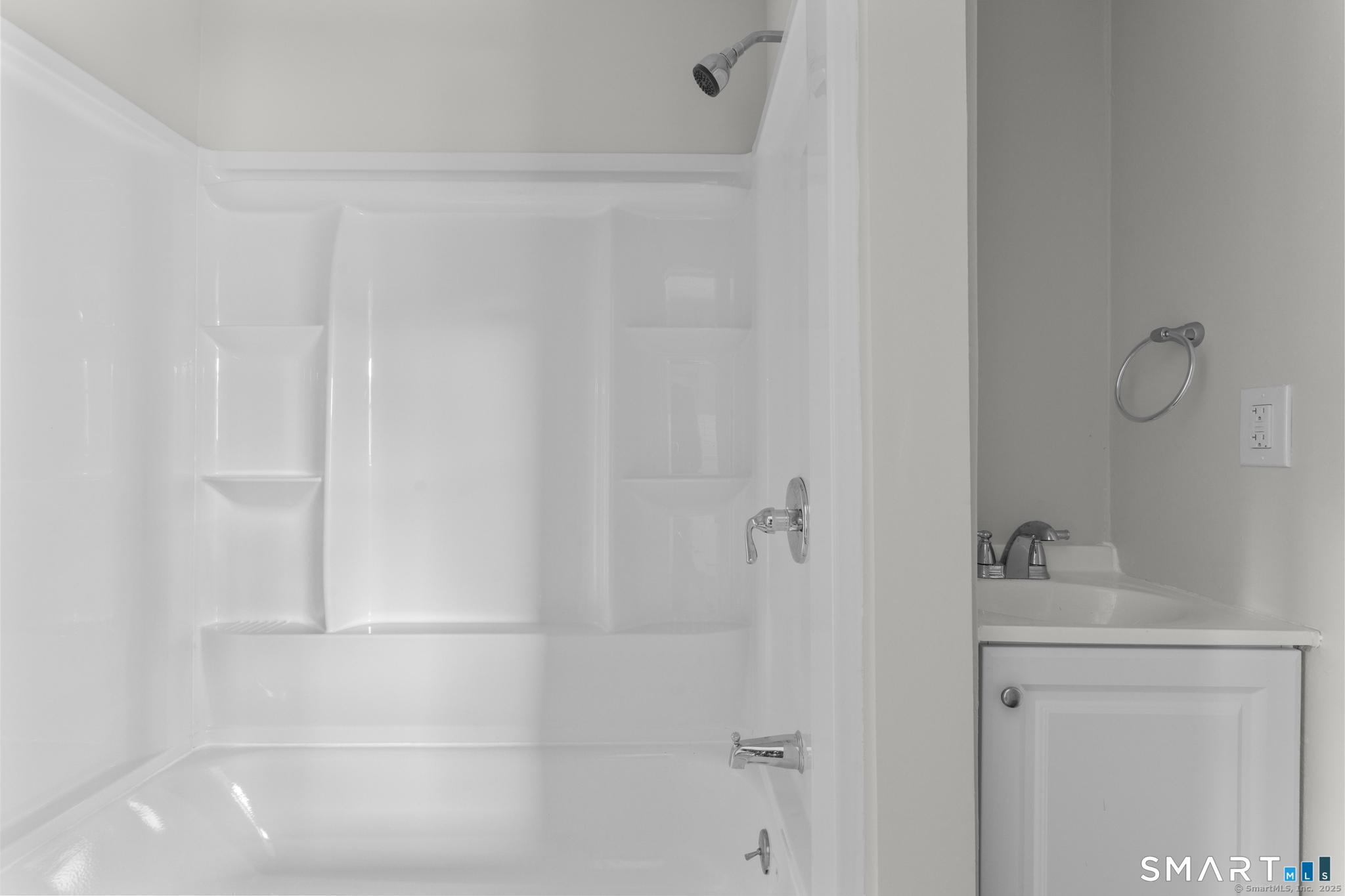 16 Oak Street Norwich, CT 06360 - Photo 13 of 20