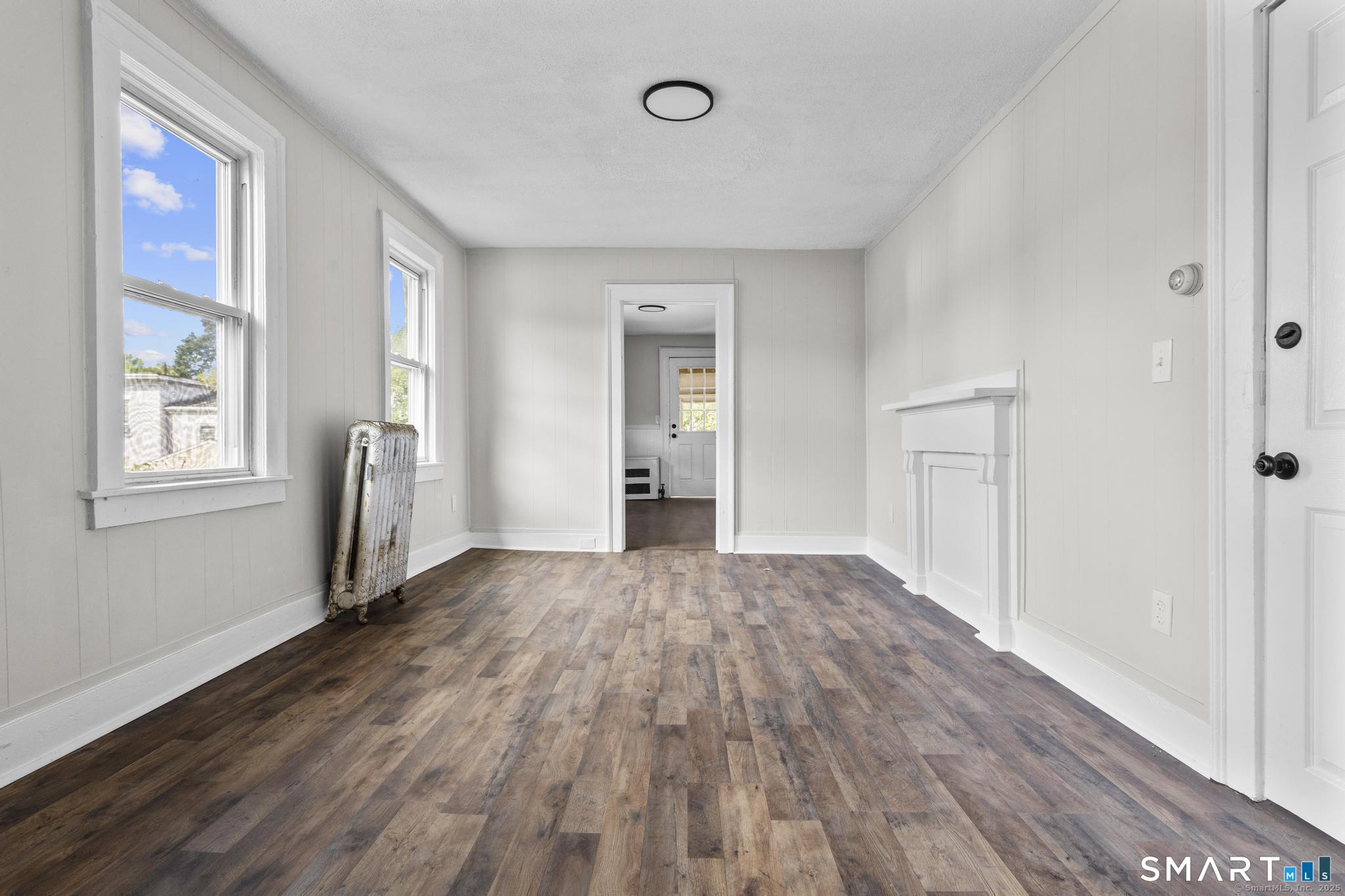 16 Oak Street Norwich, CT 06360 - Photo 5 of 20