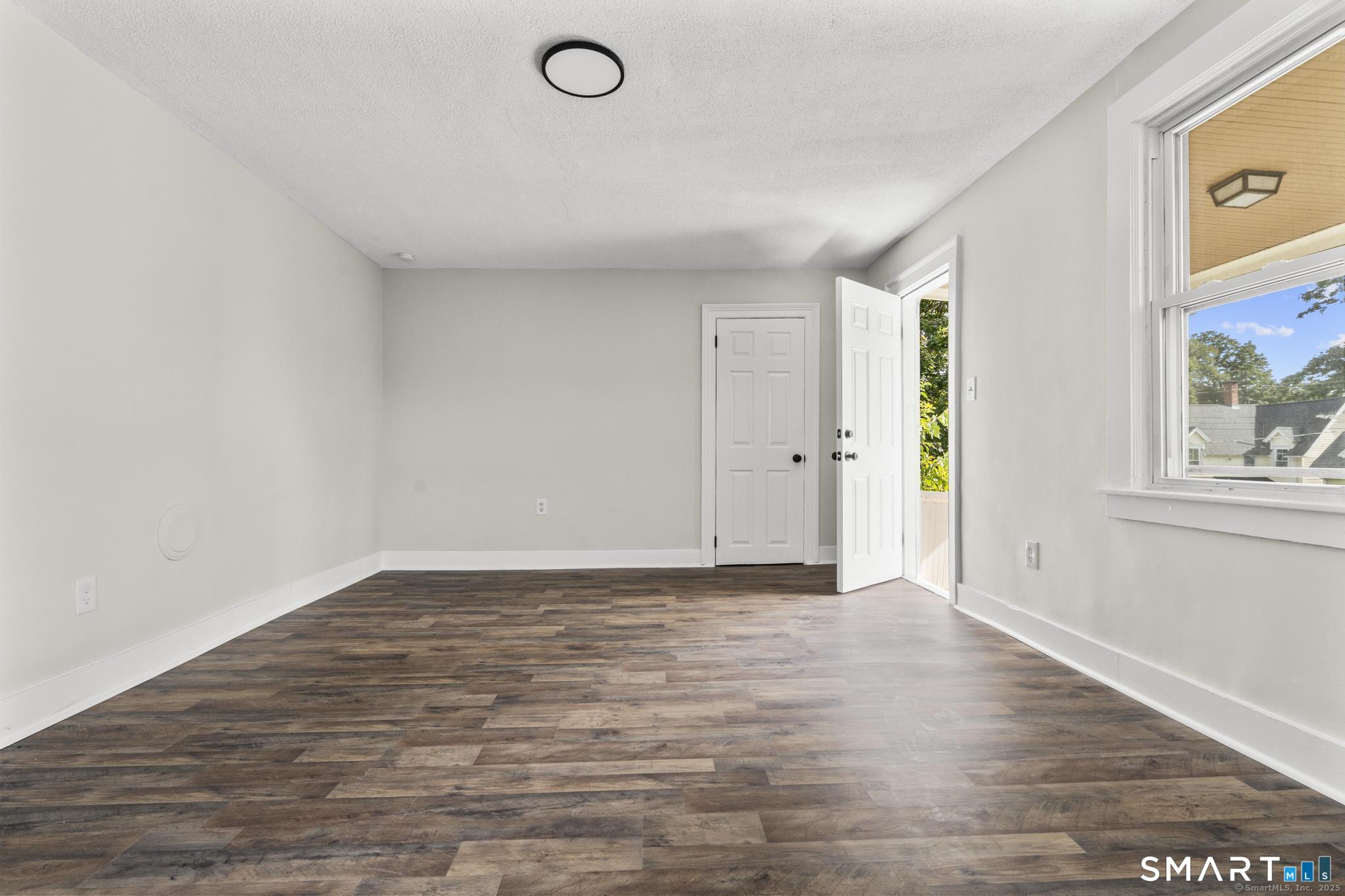 16 Oak Street Norwich, CT 06360 - Photo 7 of 20