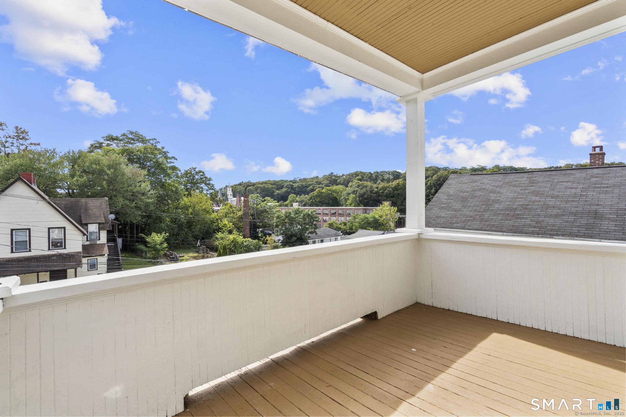 16 Oak Street Norwich, CT 06360 - Photo 9 of 20