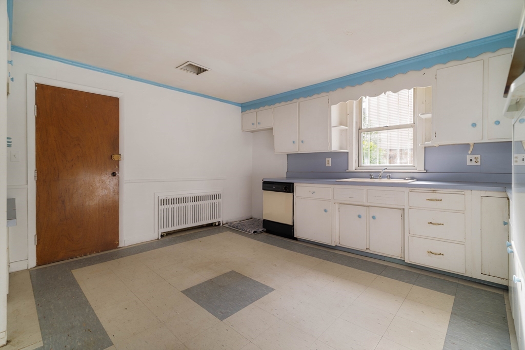 18 Westminster Avenue Boston, MA 02119 - Photo 12 of 37