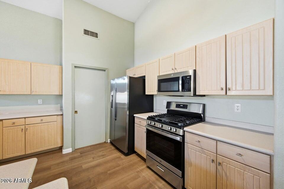 460 East Arabian Drive Gilbert, AZ 85296 - Photo 10 of 26 10 Kitchen