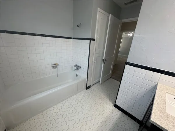 $1,545 | 425 Louisiana Avenue, Corpus Christi, TX 78404