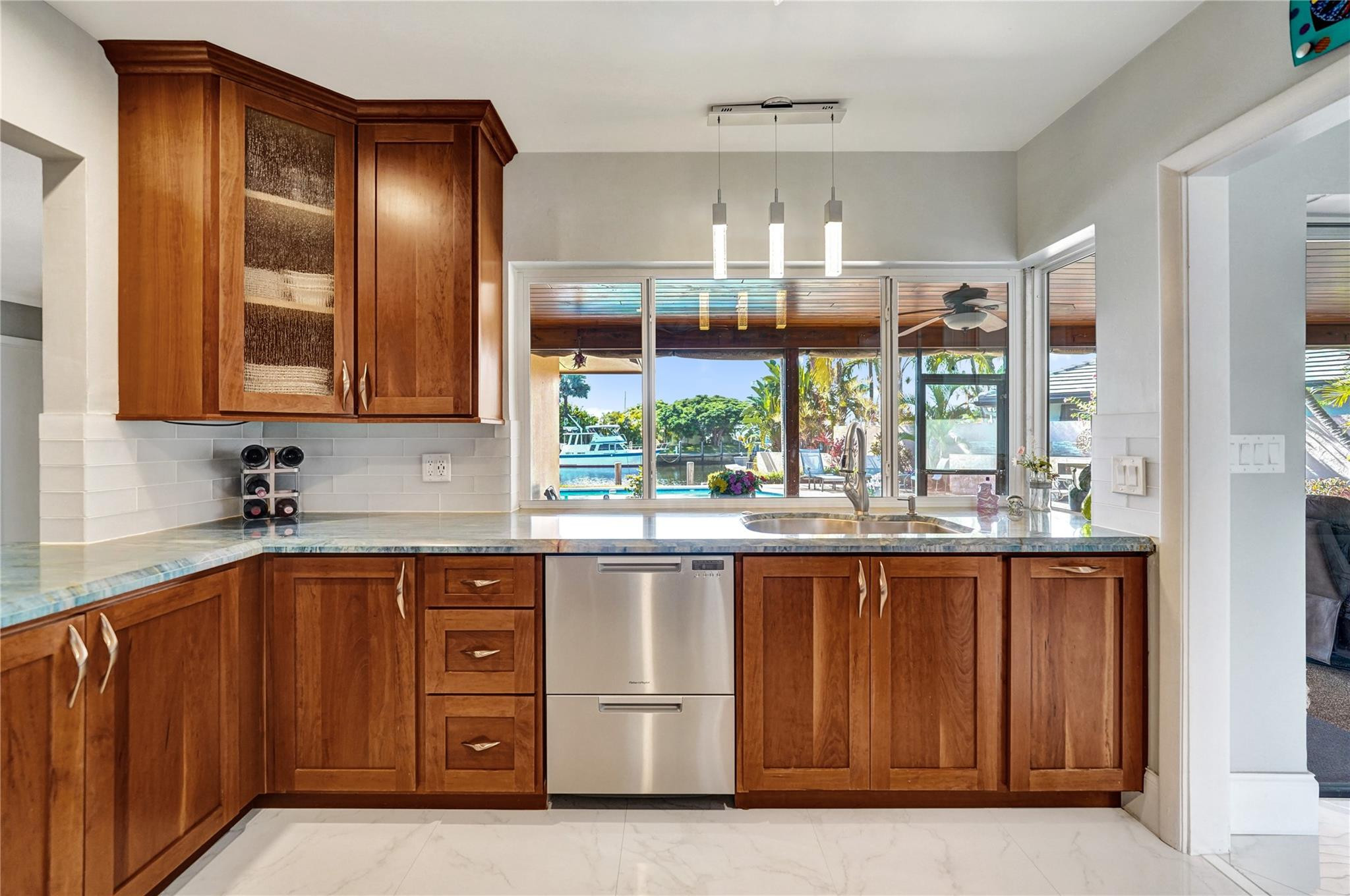 4060 Northeast 26th Avenue Lighthouse Point, FL 33064 - Photo 12 of 34 Kitchen
