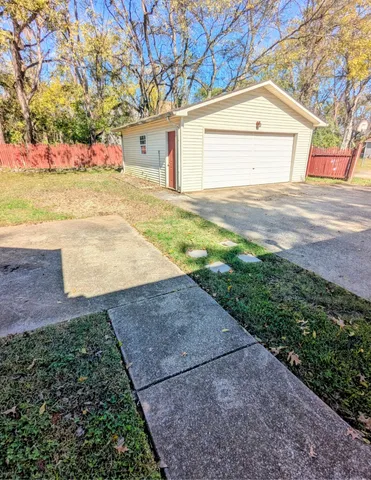 a view of yard with small space