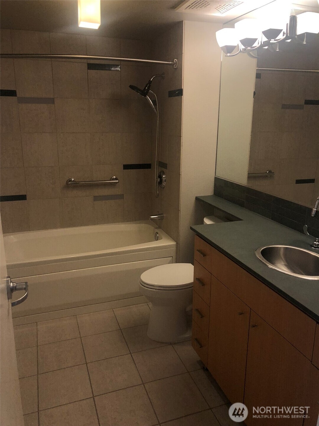 17 West Mercer Street, Unit 219 Seattle, WA 98119 - Photo 2 of 11