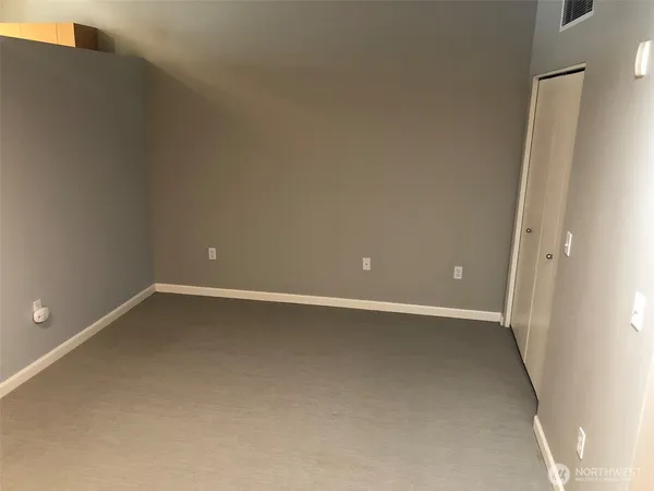 $2,000 | 17 West Mercer Street, Unit 219, Seattle, WA 98119