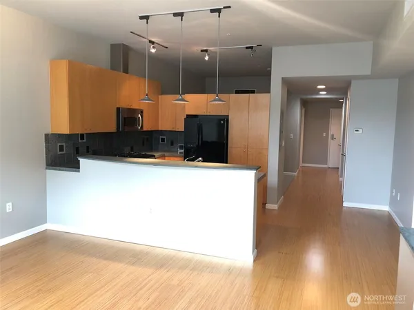 $2,000 | 17 West Mercer Street, Unit 219, Seattle, WA 98119