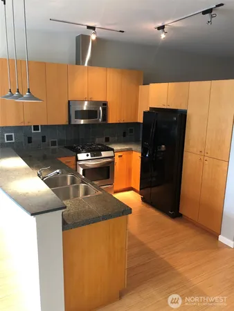 $2,000 | 17 West Mercer Street, Unit 219, Seattle, WA 98119