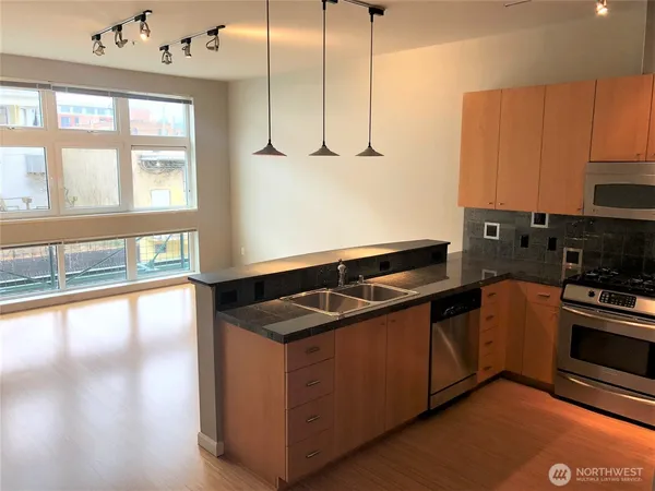 $2,000 | 17 West Mercer Street, Unit 219, Seattle, WA 98119