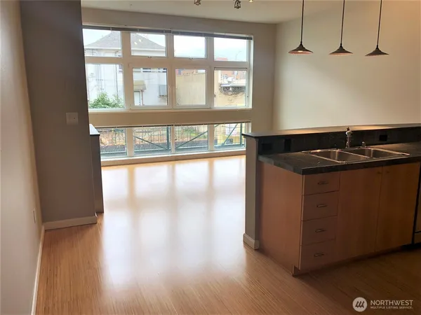 $2,000 | 17 West Mercer Street, Unit 219, Seattle, WA 98119