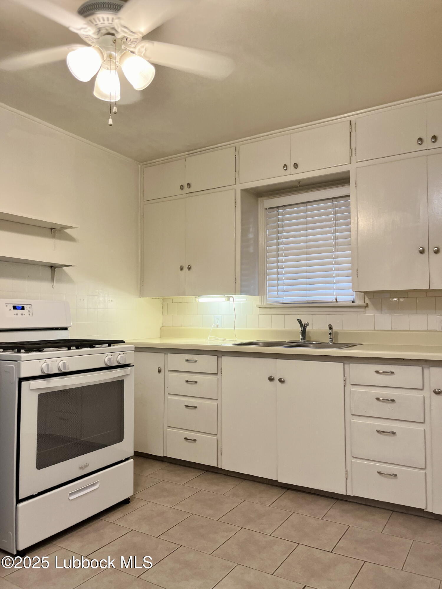 3119 33rd Street, Unit B Lubbock, TX 79410 - Photo 11 of 14 IMG_5686