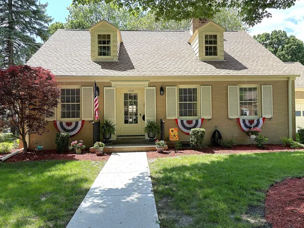 $295,000 | 1505 1st Avenue, Sterling, IL 61081