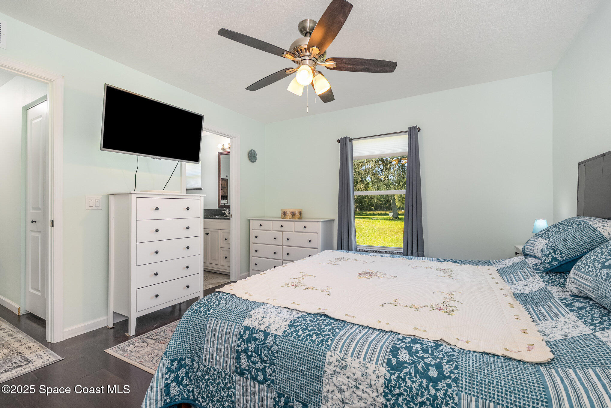 6786 U.S. Rte 1 Mims, FL 32754 - Photo 13 of 33 a bedroom with a bed and a flat screen tv