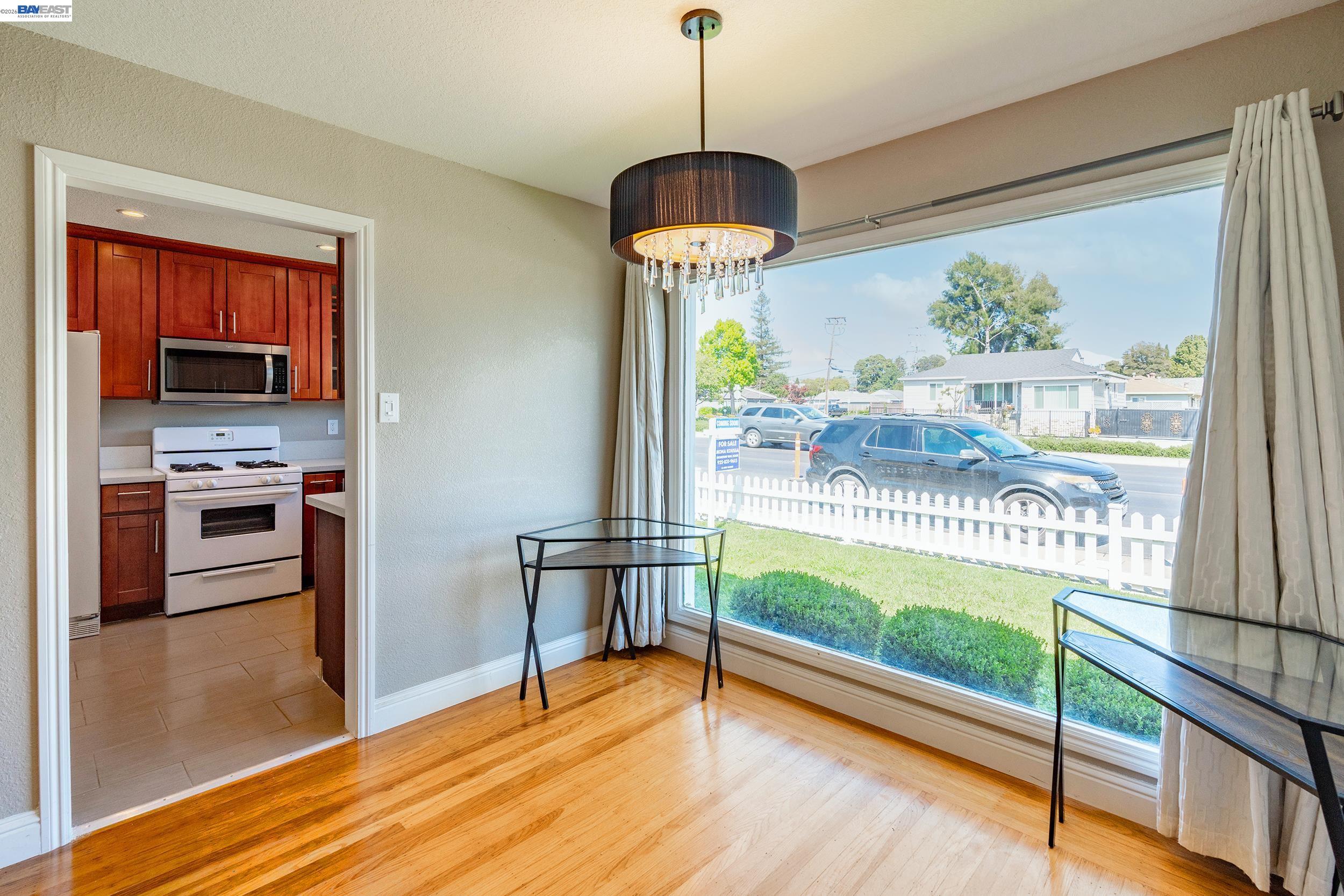 21835 Redwood Road Castro Valley, CA 94546 - Photo 7 of 31