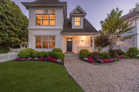 $3,750,000 | 61 Dayton Lane, East Hampton, NY 11937