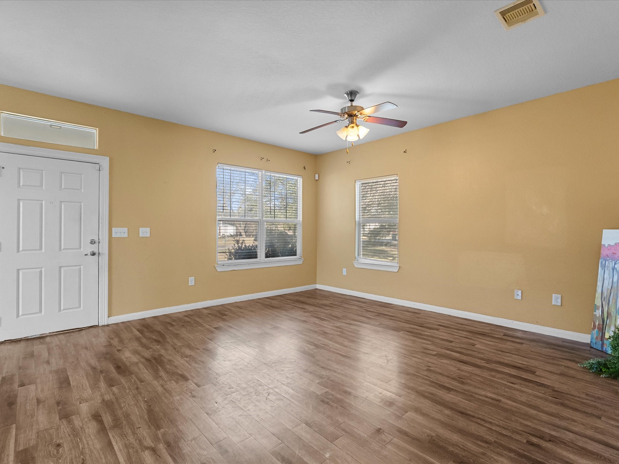 2105 Howell Avenue La Marque, TX 77568 - Photo 5 of 19 Living Room