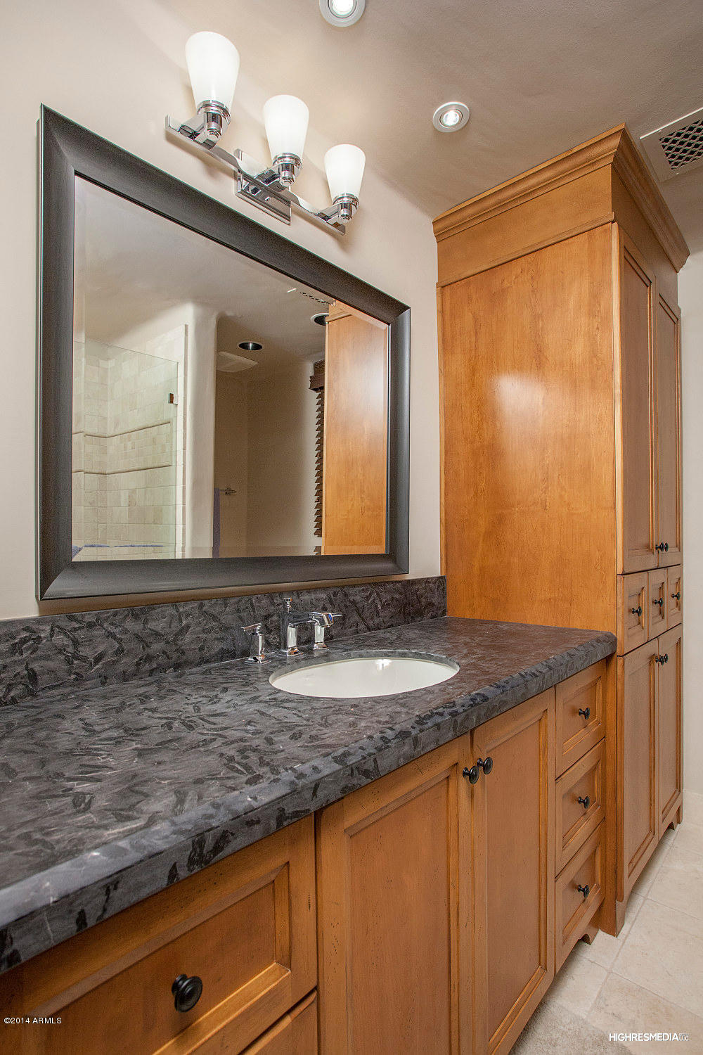 6234 North Yucca Road Paradise Valley, AZ 85253 - Photo 27 of 37 32 Guest Bathroom 1