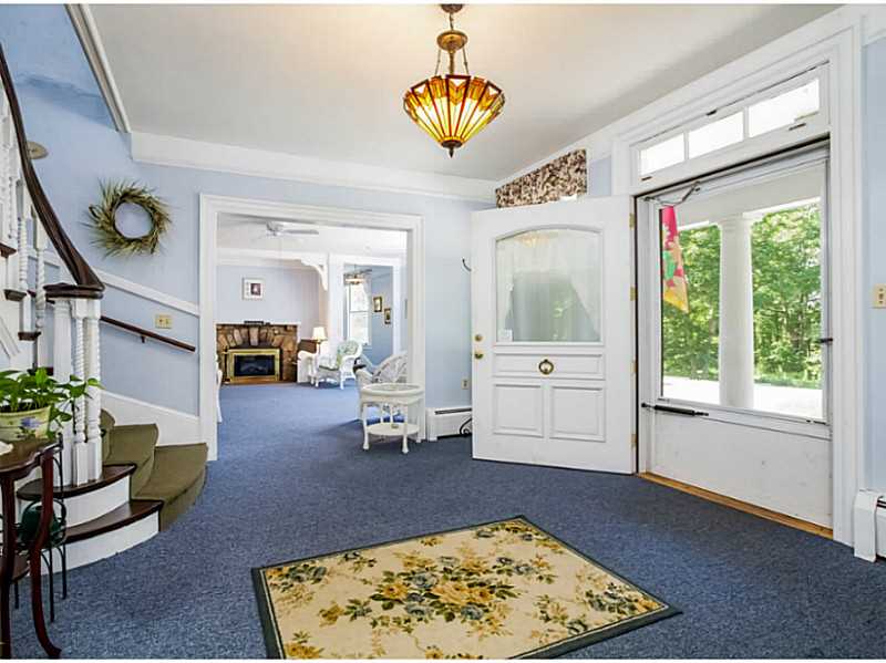 12 Yosemite Valley Road Westerly, RI 02891 - Photo 6 of 23 Entry.