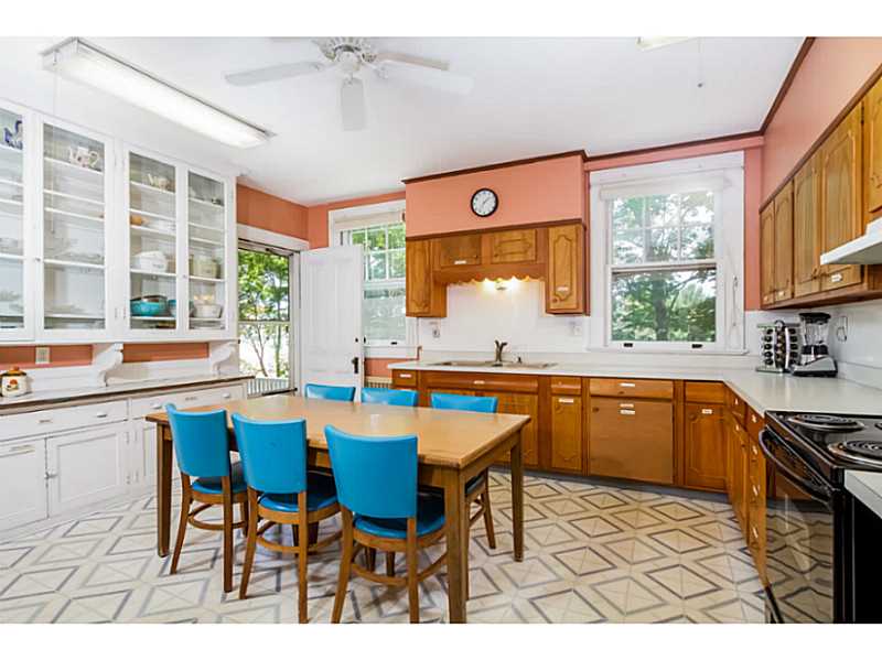 12 Yosemite Valley Road Westerly, RI 02891 - Photo 9 of 23 Kitchen.