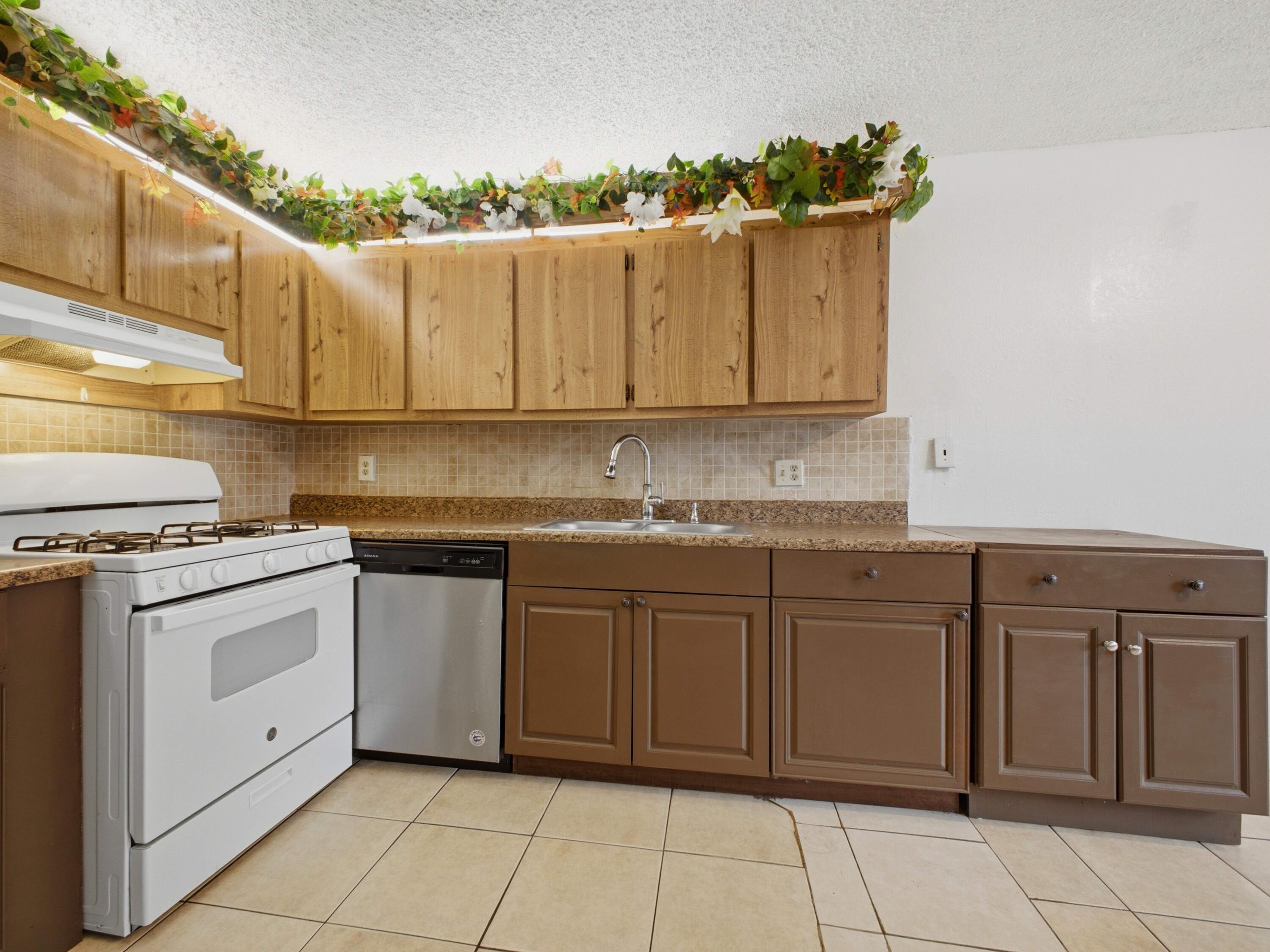 105 Woodland Road Palm Springs, FL 33461 - Photo 18 of 44 Kitchen