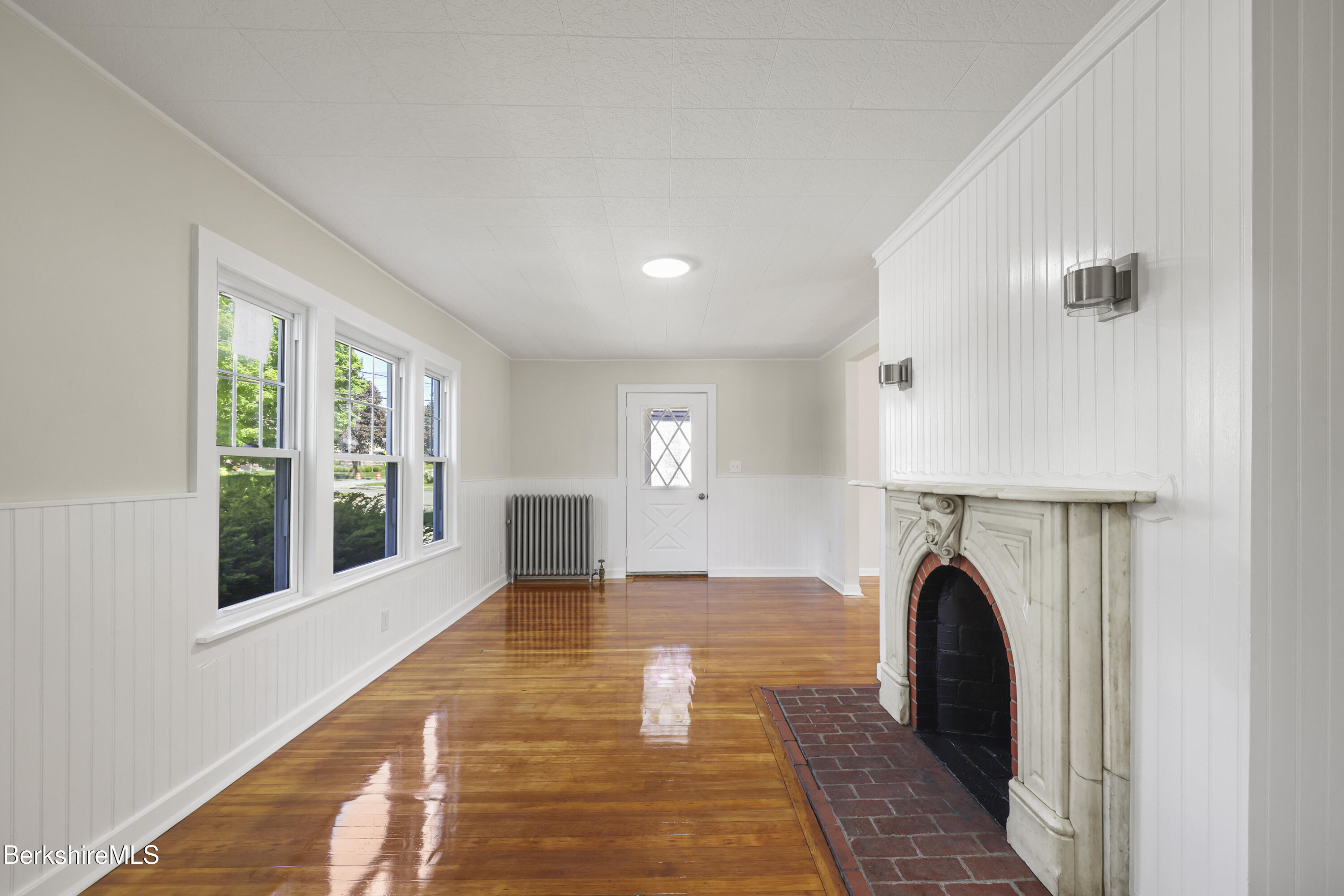 11 Merriam Street Pittsfield, MA 01201 - Photo 6 of 37 Living Room