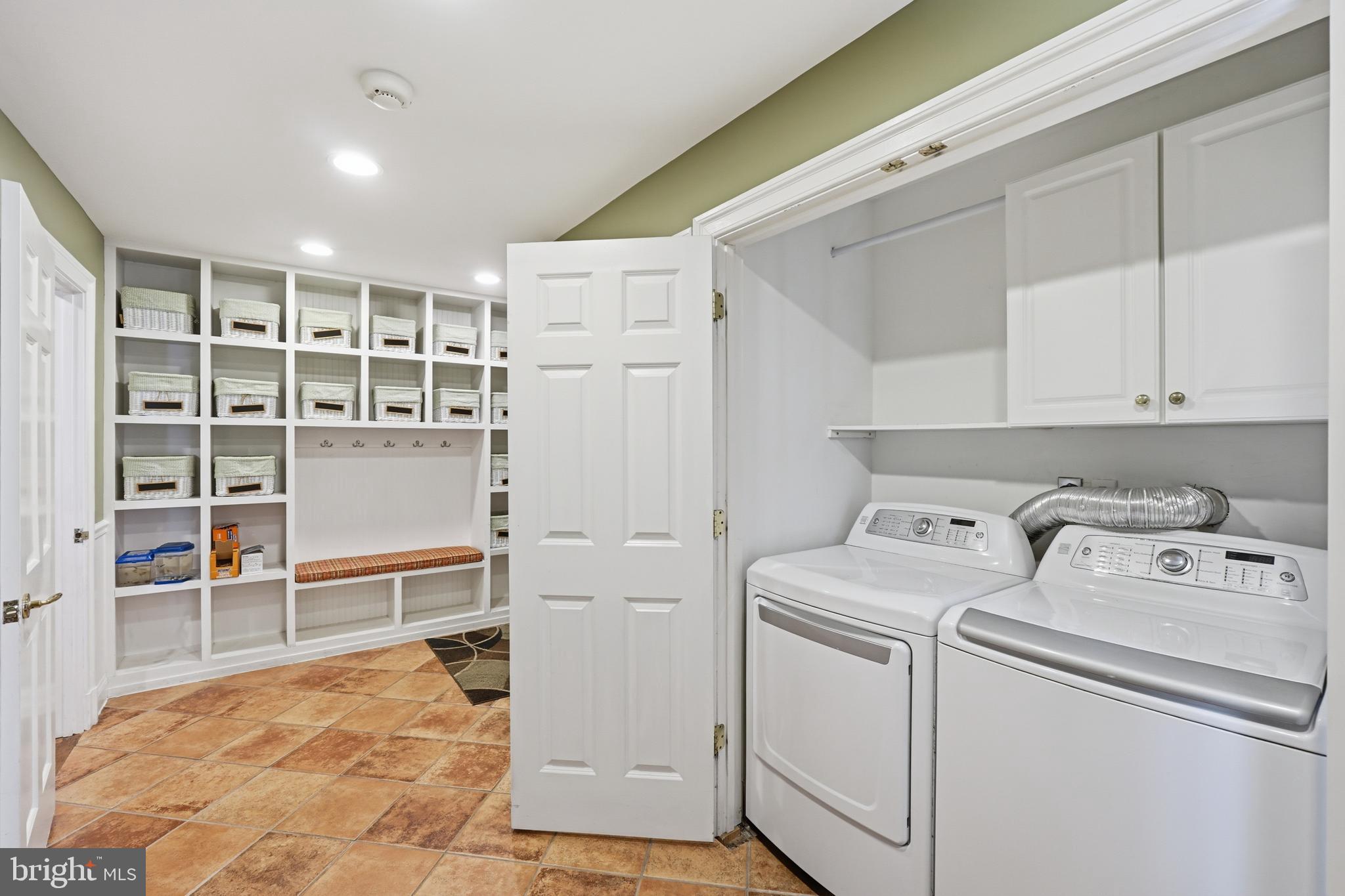 9904 Hall Road Potomac, MD 20854 - Photo 27 of 37 Mud Room/Laundry