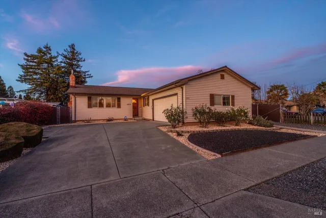 $689,000 | 1477 Russell Avenue, Santa Rosa, CA 95403