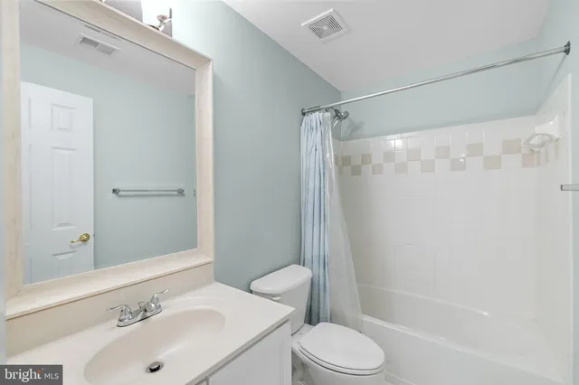 a view of a house with backyard and a tree