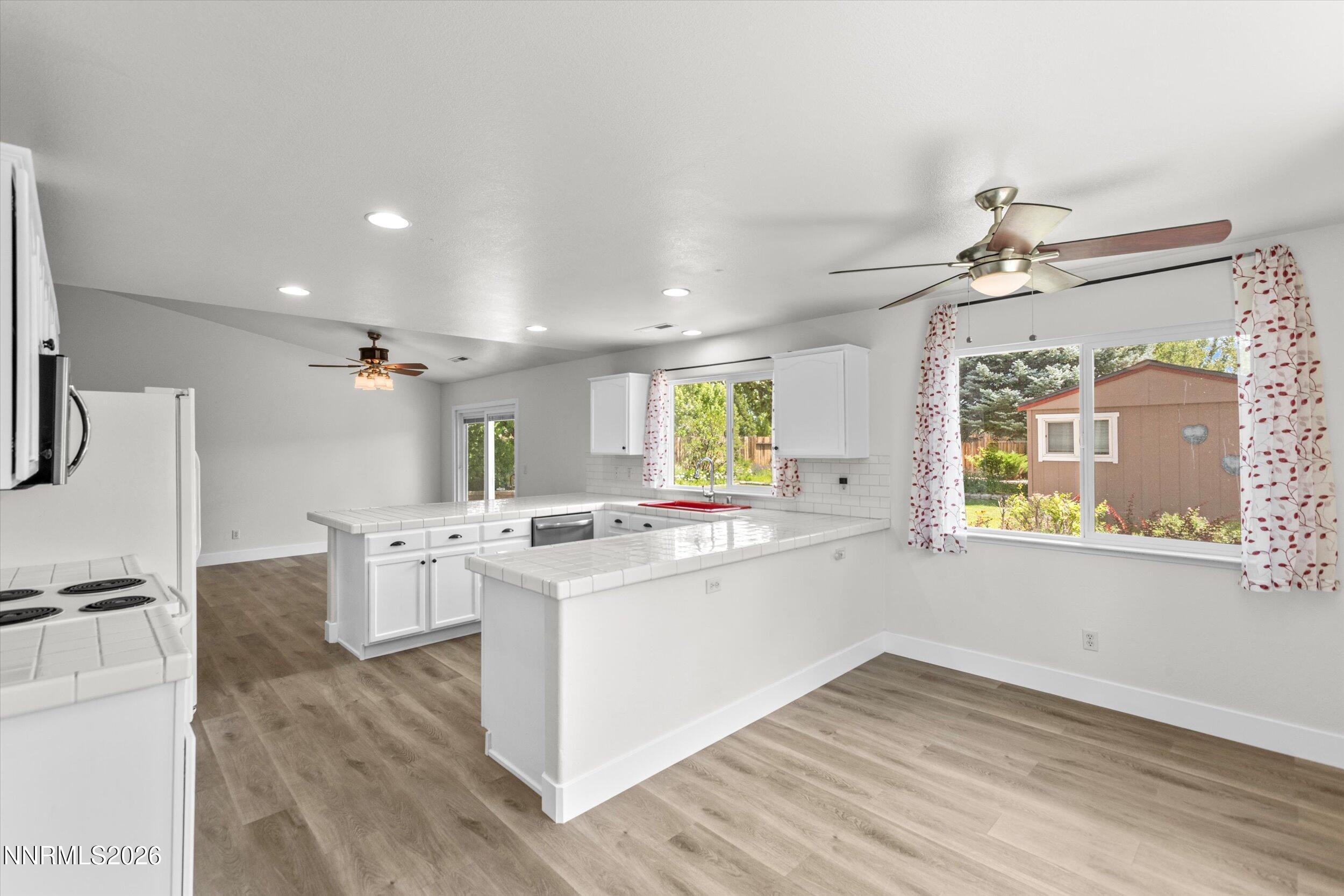 9830 Crystalline Drive Reno, NV 89506 - Photo 20 of 44 16-0Y7A3225