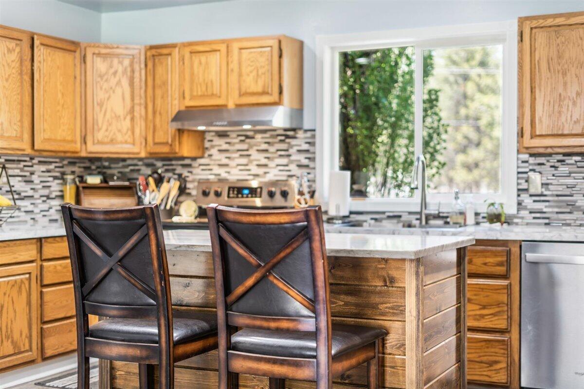 16033 Aqua Road La Pine, OR 97739 - Photo 12 of 39 17-Kitchen