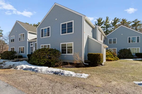 $335,000 | 50 Brookside Drive, Unit J1, Exeter, NH 03833