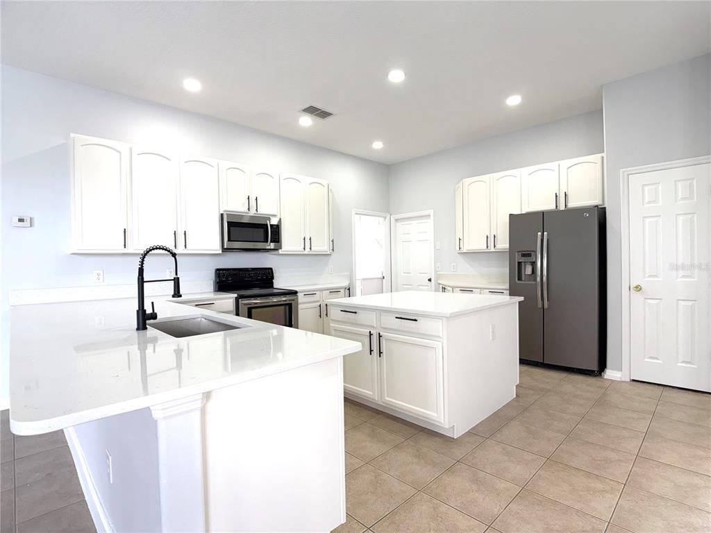 448 Coventry Road Davenport, FL 33897 - Photo 5 of 37