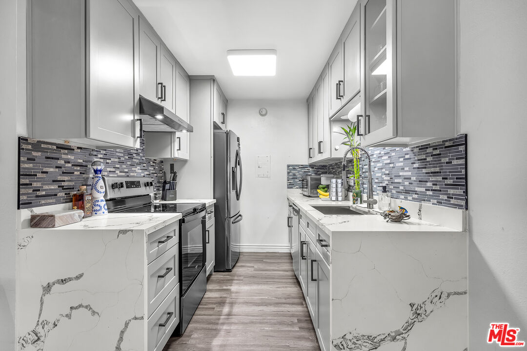 5460 White Oak Avenue, Unit D309 Encino, CA 91316 - Photo 2 of 22 a kitchen with a sink stove and refrigerator