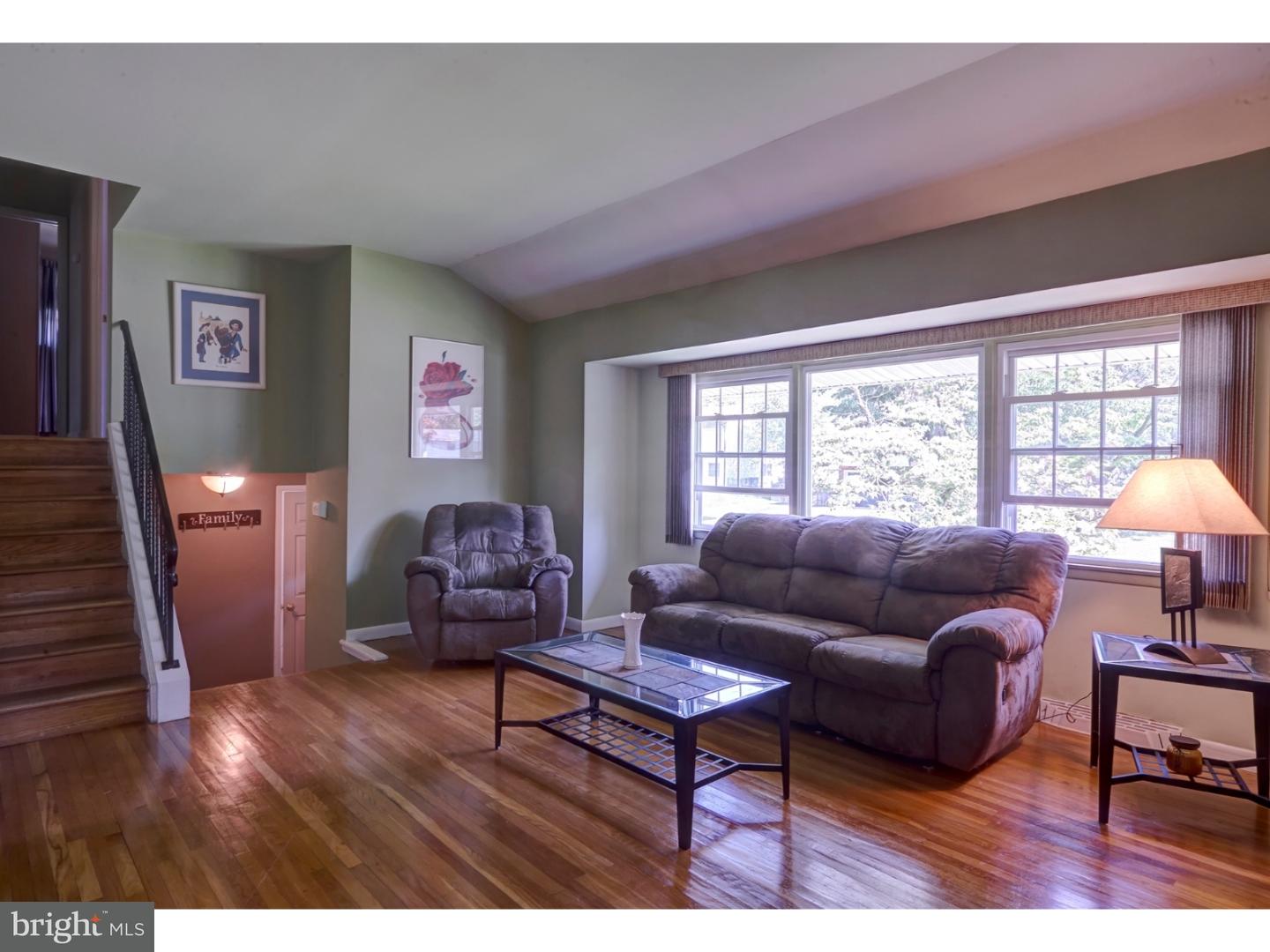 817 Richard Road Cherry Hill, NJ 08034 - Photo 3 of 25