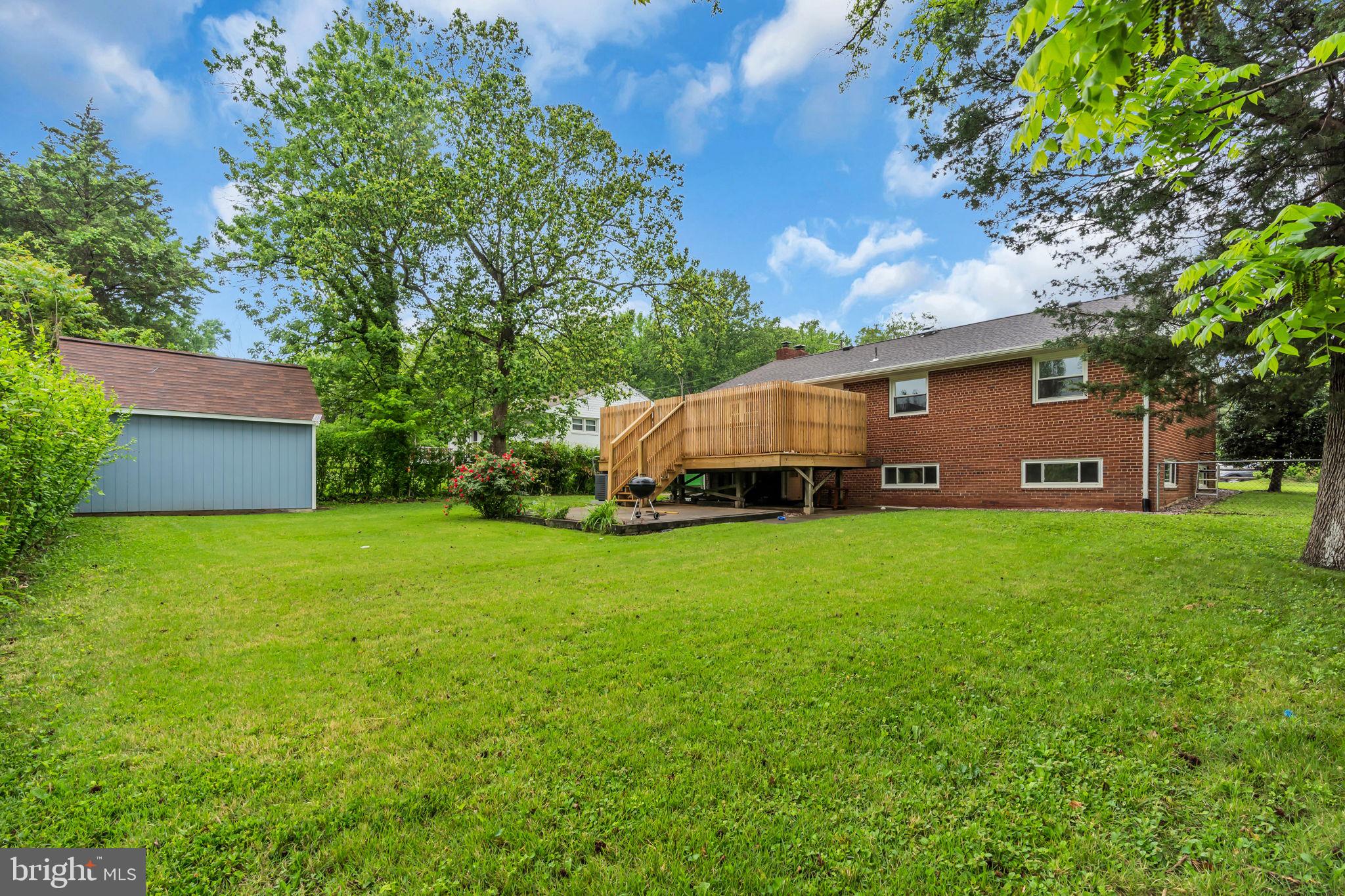 6809 Braddock Road Springfield, VA 22151 - Photo 3 of 60