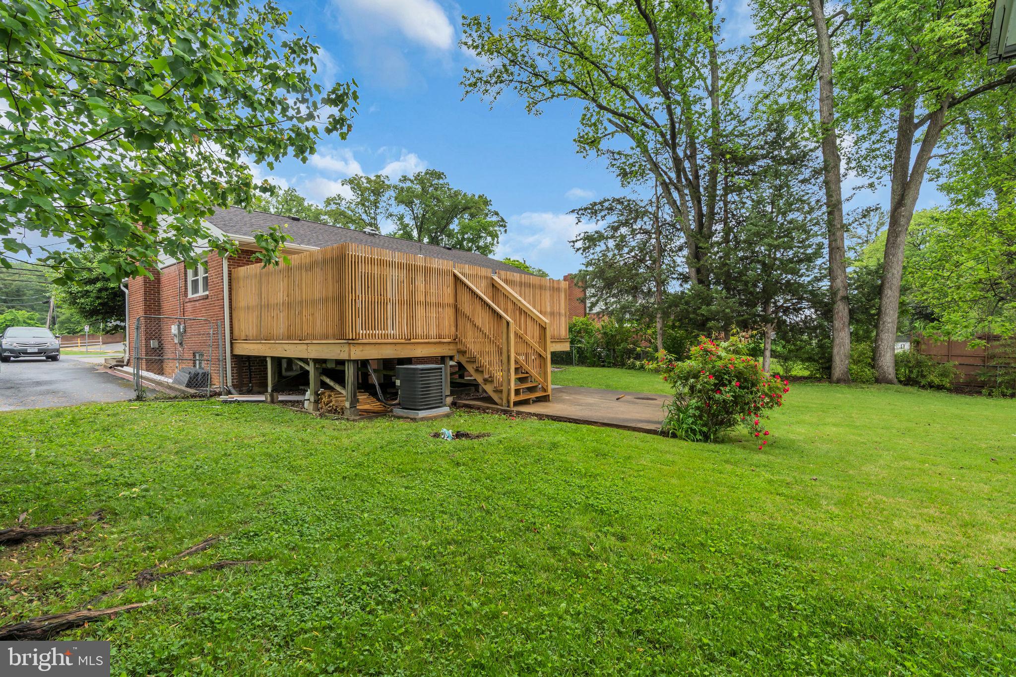 6809 Braddock Road Springfield, VA 22151 - Photo 53 of 60 a view of a house with backyard and garden